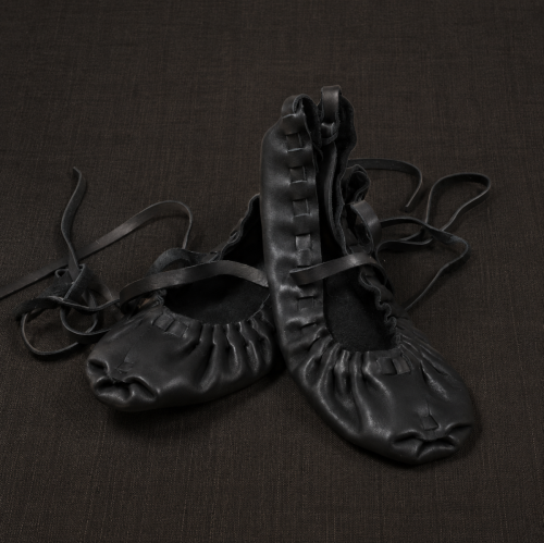 Black Leather Barefoot Pastalas