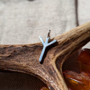 Algiz rune pendant